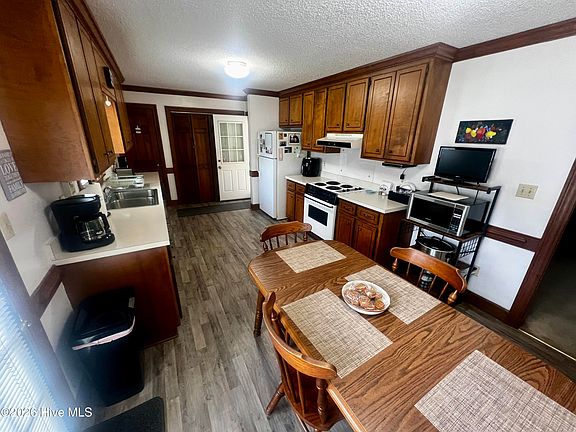 3rd image of 2904 Flowers Drive N