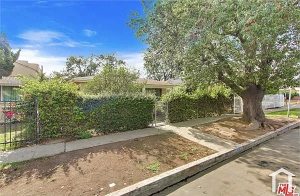 3 bed, 936 sqft, $2,600 — Photo 3