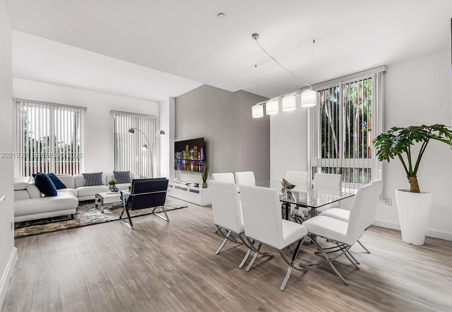 2 bed, 1330 sqft, $7,900 — Photo 1