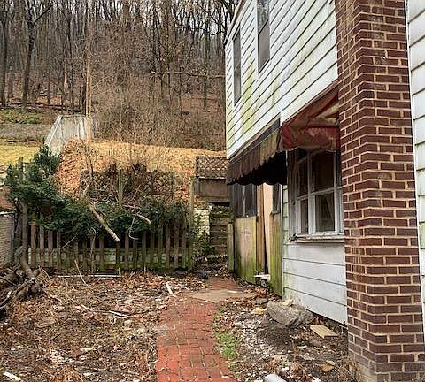 2nd image of 412 W Savory St