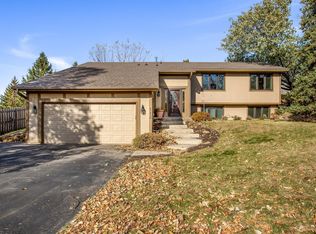 112 Knoll Cir E, Burnsville, MN 55337