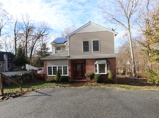 98 Lyons Rd, Oak Ridge, NJ 07438