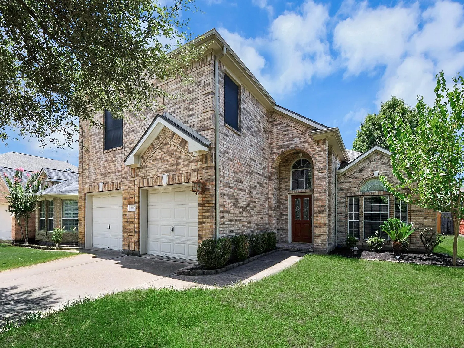 5 bed, 3.0 bath, 2571 sqft, $2,700 — Photo 1