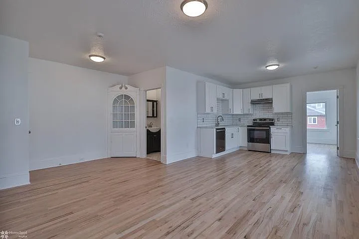 3 bed, 1000 sqft, $1,750 — Photo 4