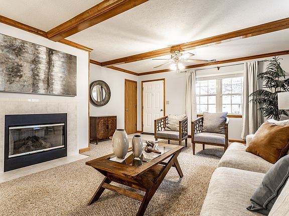 3rd image of 516 Cresthaven Dr