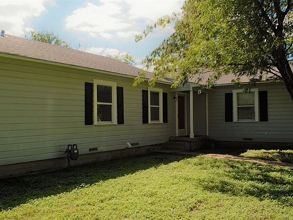 2nd image of 124 E Comay Cir