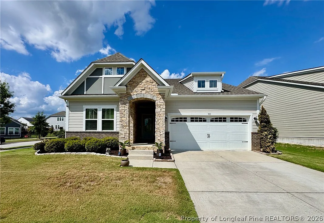 4 bed, 3.0 bath, 2501 sqft, $2,900 — Photo 1