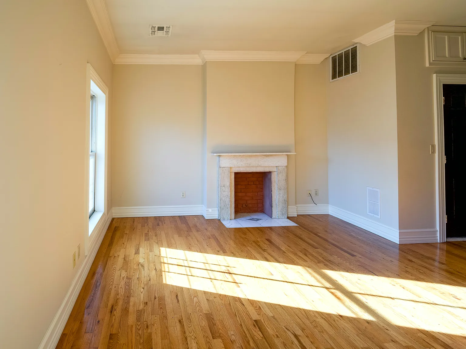 2 bed, 650 sqft, $3,695 — Photo 3
