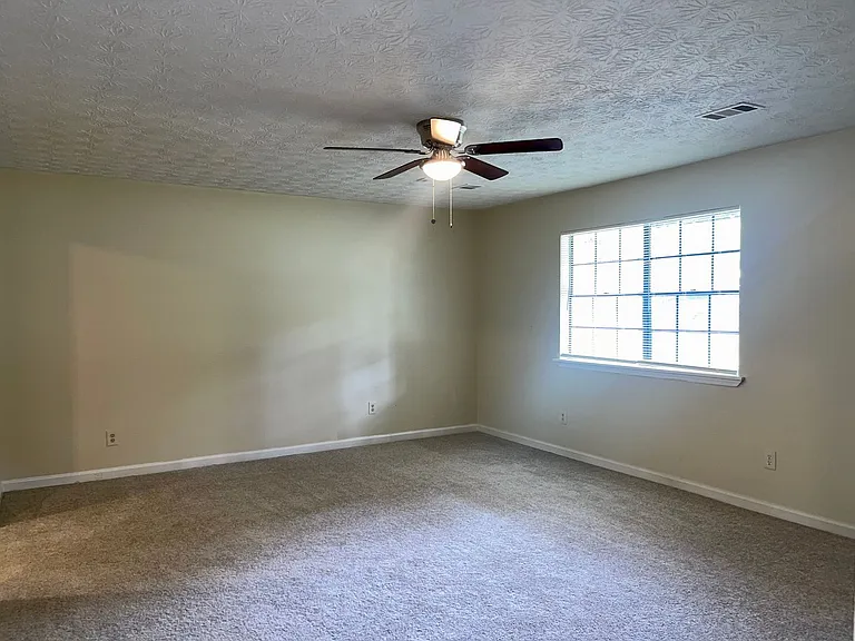 66 Darwin Dr — Photo 3