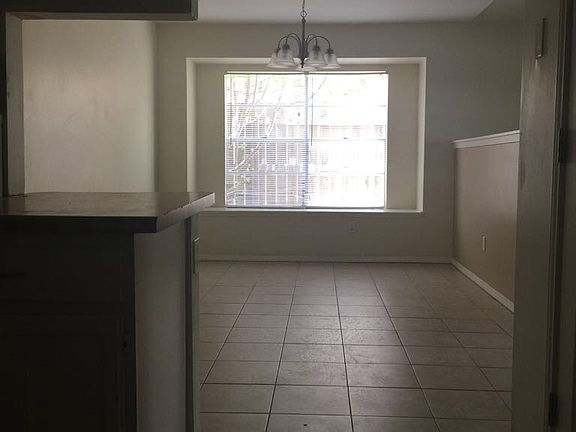 4th image of 113 E Camellia Ave
