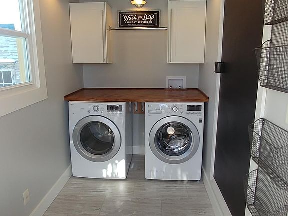 Mud/laundry room