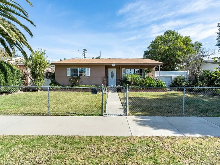 2416 S San Antonio Ave — Photo 1