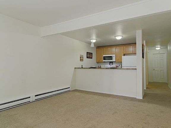 2nd image of 17431 Ambaum Blvd S Unit A4