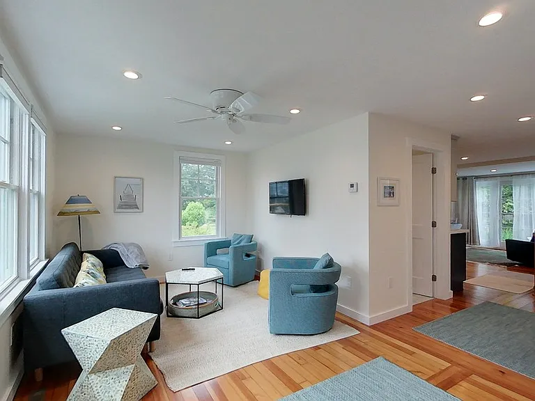 23 Warren Ave #1 — Photo 4