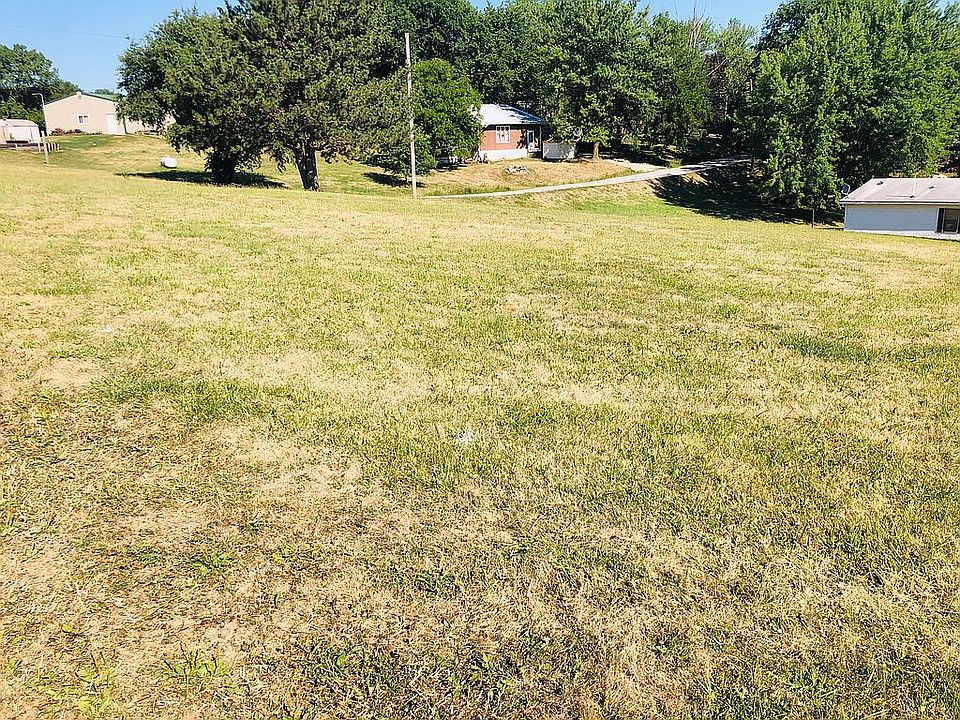 2nd image of 8481 Lakeshore Dr