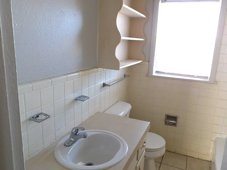 1618 NW 45th St — Photo 7