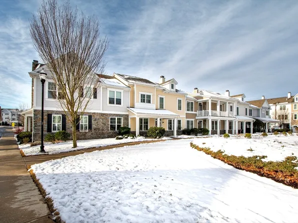 168 Stayner Dr #168, Hingham, MA 02043