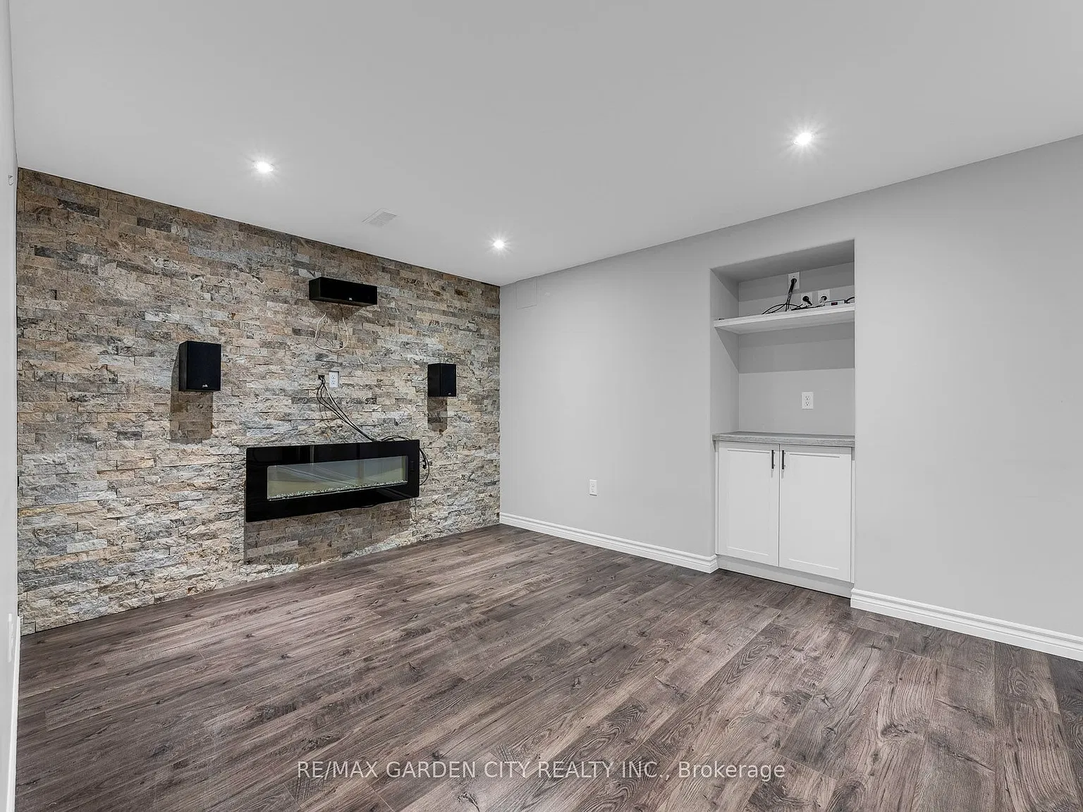 2 bed, $1,900 — Photo 4