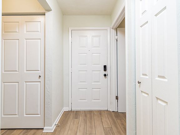 4th image of 2635 SW 35th Pl #704704