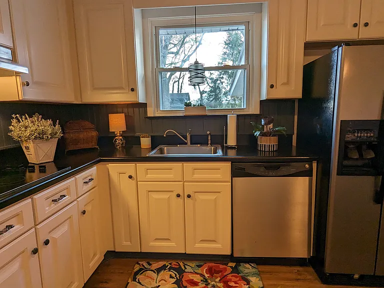 1570 Armistead Dr — Photo 11