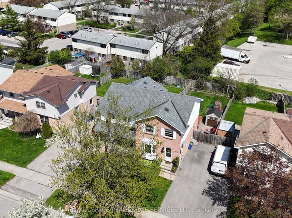 140 Golfdale Cres, London, ON N6C 5X7