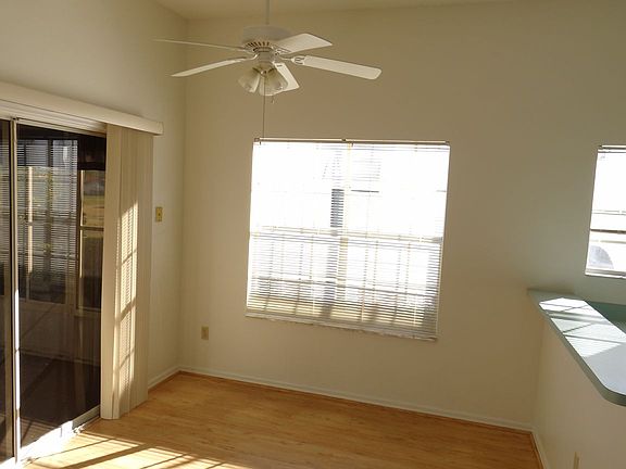 5th image of 927 Saint Andrews Blvd