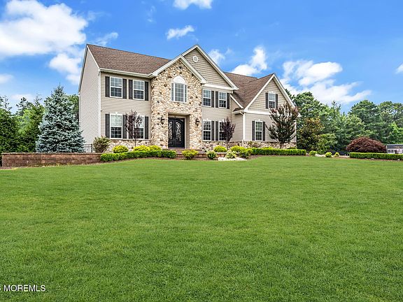4th image of 12 Whispering Grove Boulevard