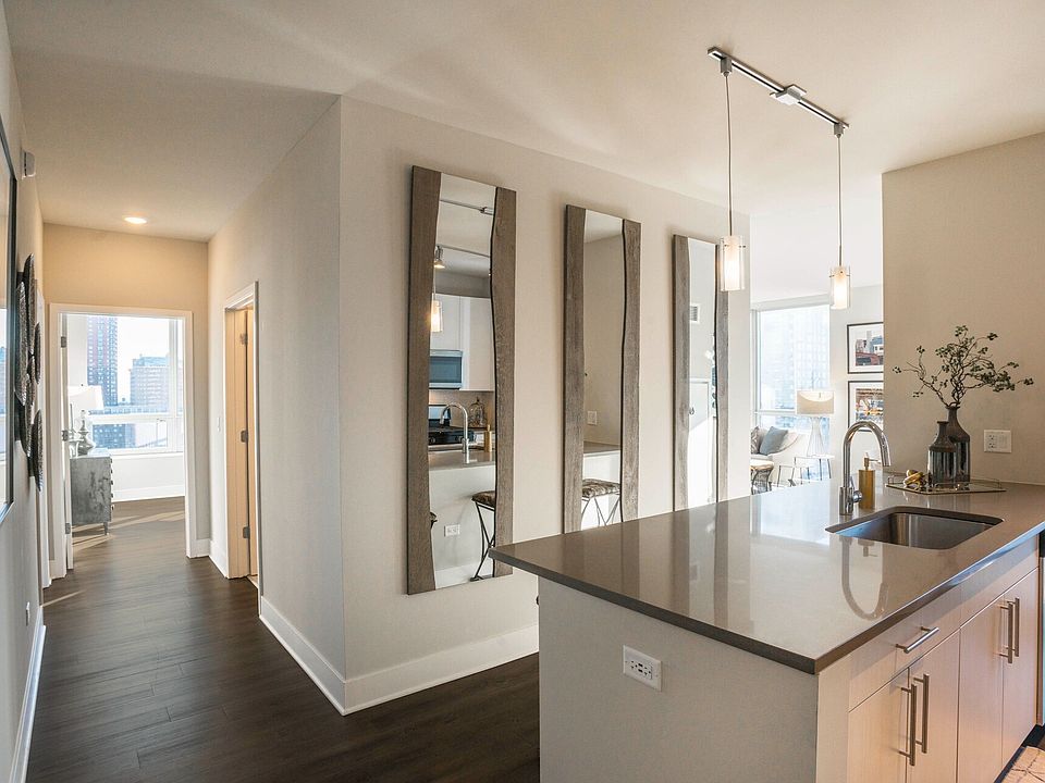 1st image of 150 W Polk St #1004