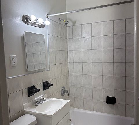 5th image of 226 W 136th St APT 2R