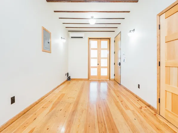 208 Starr Street image 11 of 17