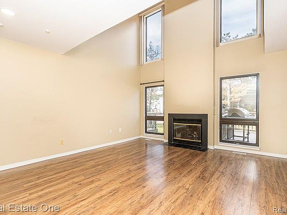 5th image of 653 Glasgow Ct