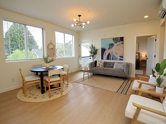 5th image of 7530 N Richmond Ave #204