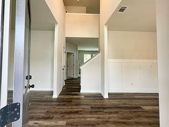 4th image of 98 Longhorn Way