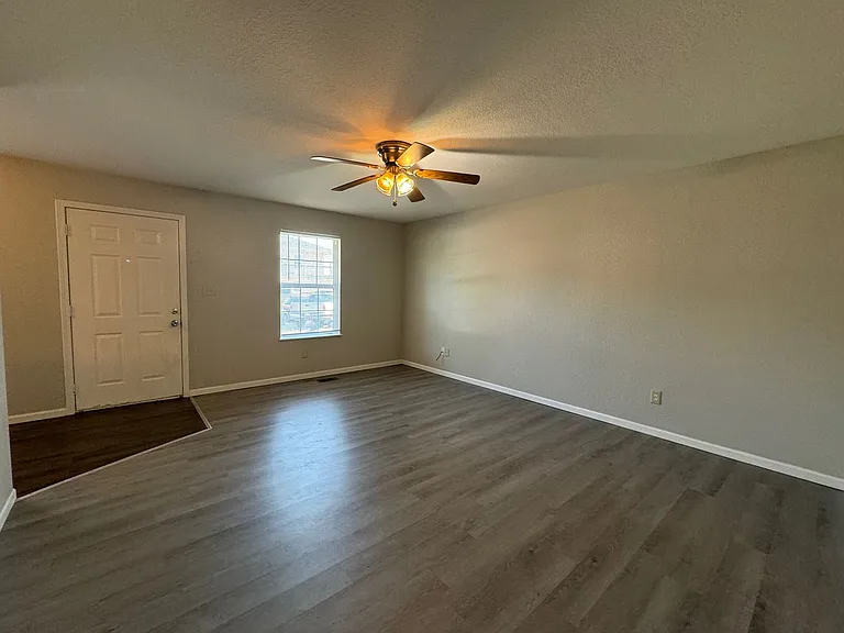 Bradford Terrace Apartments / 420 Britt Lane, RG — Photo 10