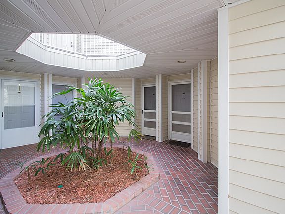 2nd image of 3900 Southpointe Dr APT 121
