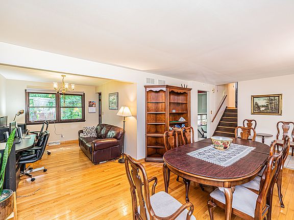 3rd image of 8590 Wood Vale Dr