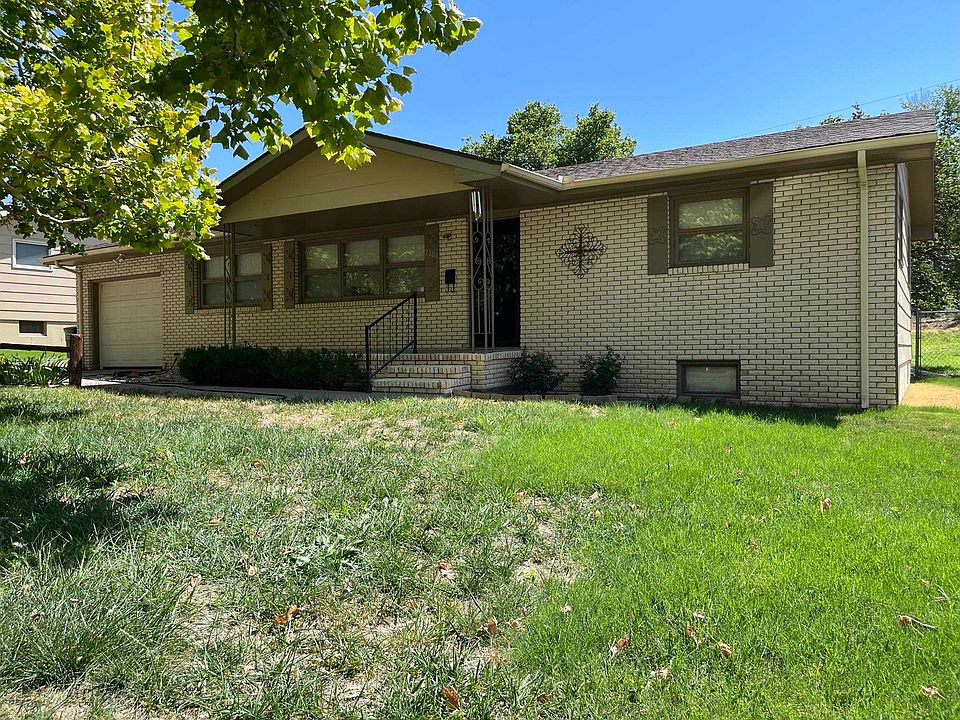 1st image of 2204 Howell Ave
