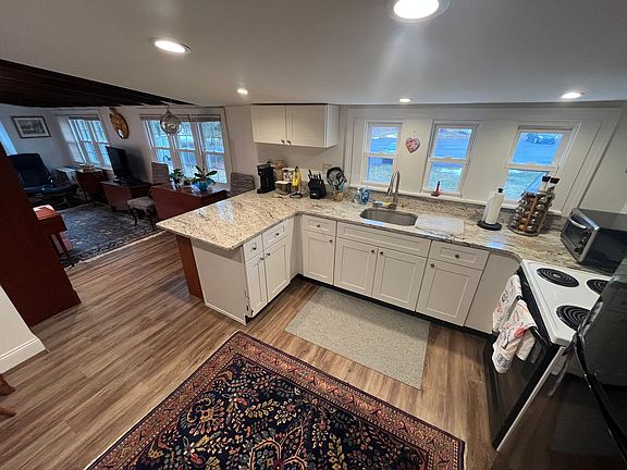 2nd image of 1377 Creek Rd Unit 5