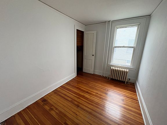 2nd image of 526 Morris St Floor 1