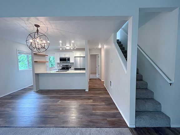 Dining room to kitchen