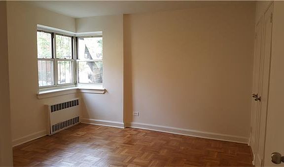 5th image of 13525 Hoover Ave #5N