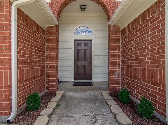 2nd image of 1006 Blackwell Dr