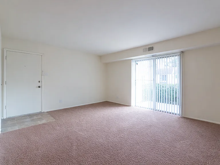 North Arch Village Apartments — Photo 41