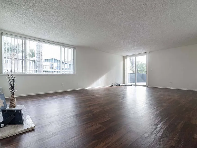 Park Avenue Apartments — Photo 10