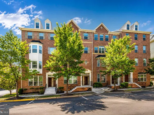 15057 Leicestershire St, Woodbridge, VA 22191