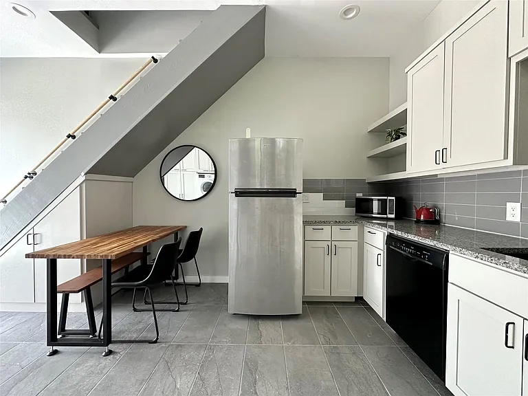 914 E 39th St #2 — Photo 7