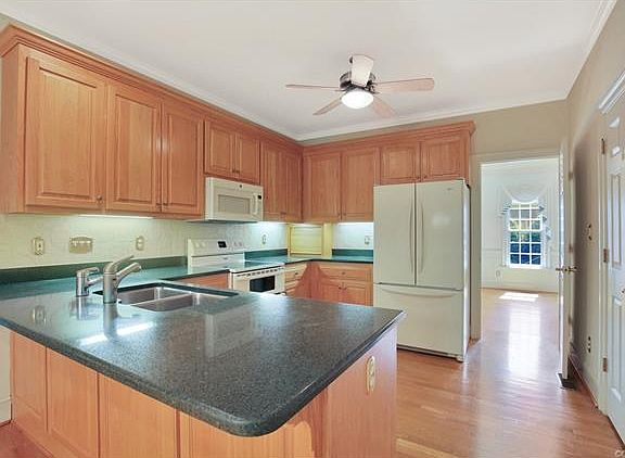 3rd image of 13800 Durhamshire Ln