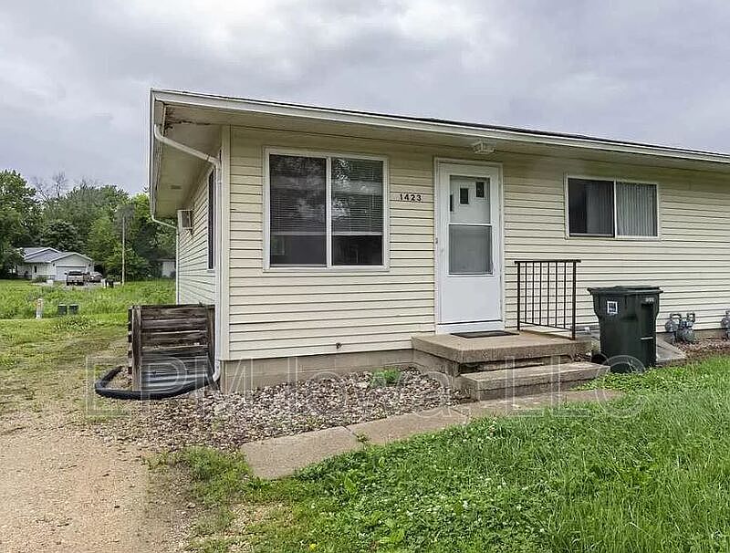 1st image of 1423 Starview Dr