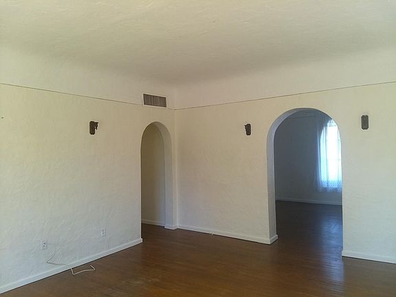 Bright, high ceilings original light sconces