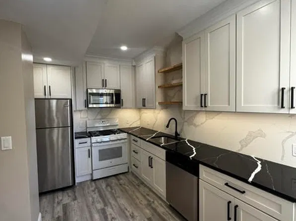 40 E 15th St APT 2F, Bayonne, NJ 07002
